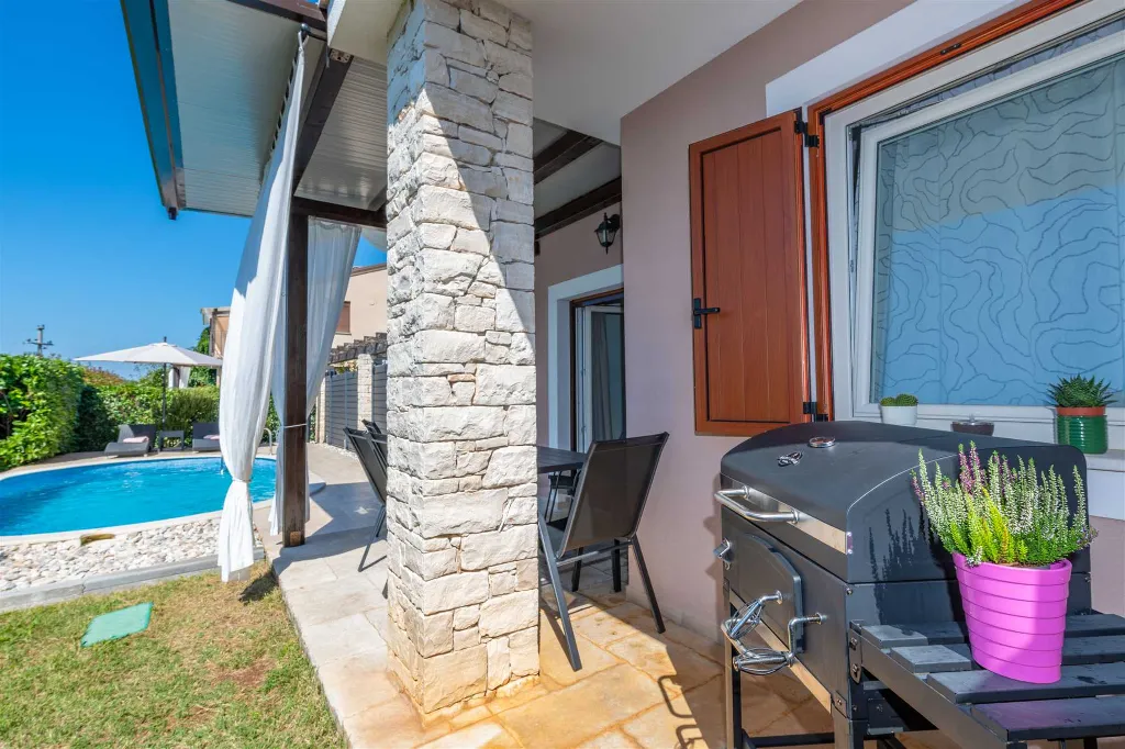 2-Bedroom Apartment in Umag with Private Pool
