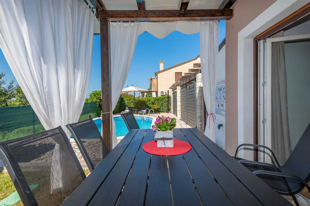 2-Bedroom Apartment in Umag with Private Pool