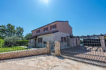 2-Bedroom Apartment in Umag with Private Pool