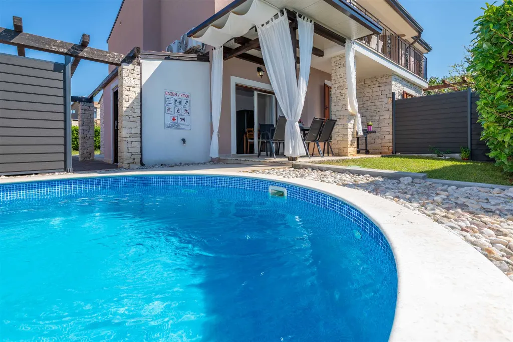 2-Bedroom Apartment in Umag with Private Pool
