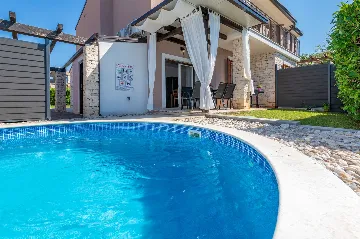 2-Bedroom Apartment in Umag with Private Pool
