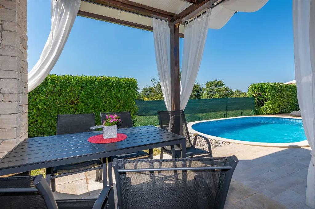 2-Bedroom Apartment in Umag with Private Pool