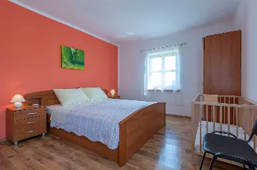 3-Bedroom House with Pool in Pićan