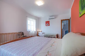 3-Bedroom House with Pool in Pićan