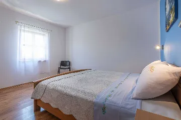 3-Bedroom House with Pool in Pićan