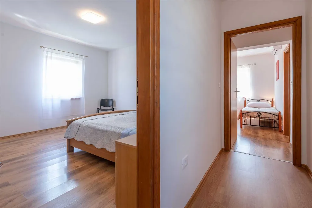 3-Bedroom House with Pool in Pićan