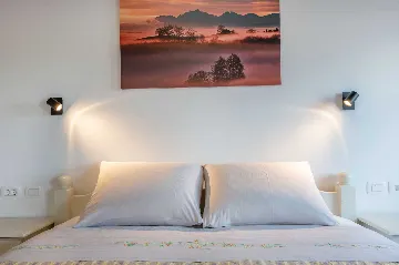 3-Bedroom House with Pool in Pićan