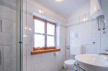 3-Bedroom House with Pool in Pićan