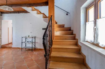 3-Bedroom House with Pool in Pićan