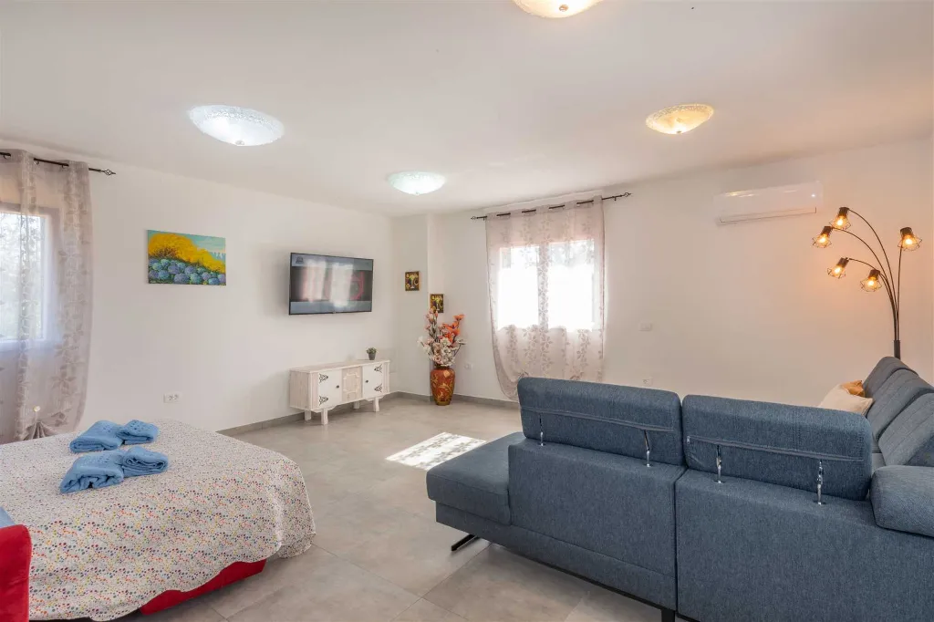 Private Pool Villa in Nedešćina for up to 8