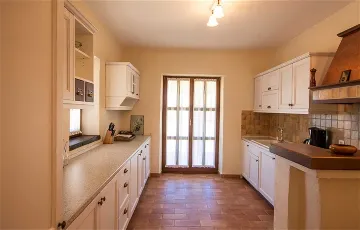 Spacious 4-Bedroom Villa in Sveti Lovreč