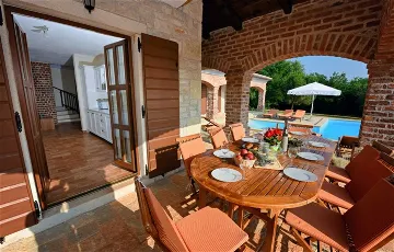 Spacious 4-Bedroom Villa in Sveti Lovreč