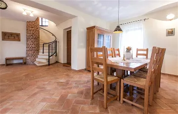 Spacious 4-Bedroom Villa in Sveti Lovreč