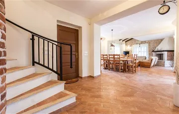 Spacious 4-Bedroom Villa in Sveti Lovreč