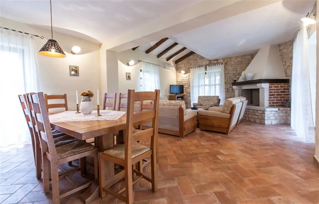 Spacious 4-Bedroom Villa in Sveti Lovreč