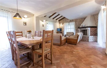 Spacious 4-Bedroom Villa in Sveti Lovreč