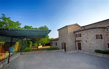 Spacious 4-Bedroom Villa in Sveti Lovreč