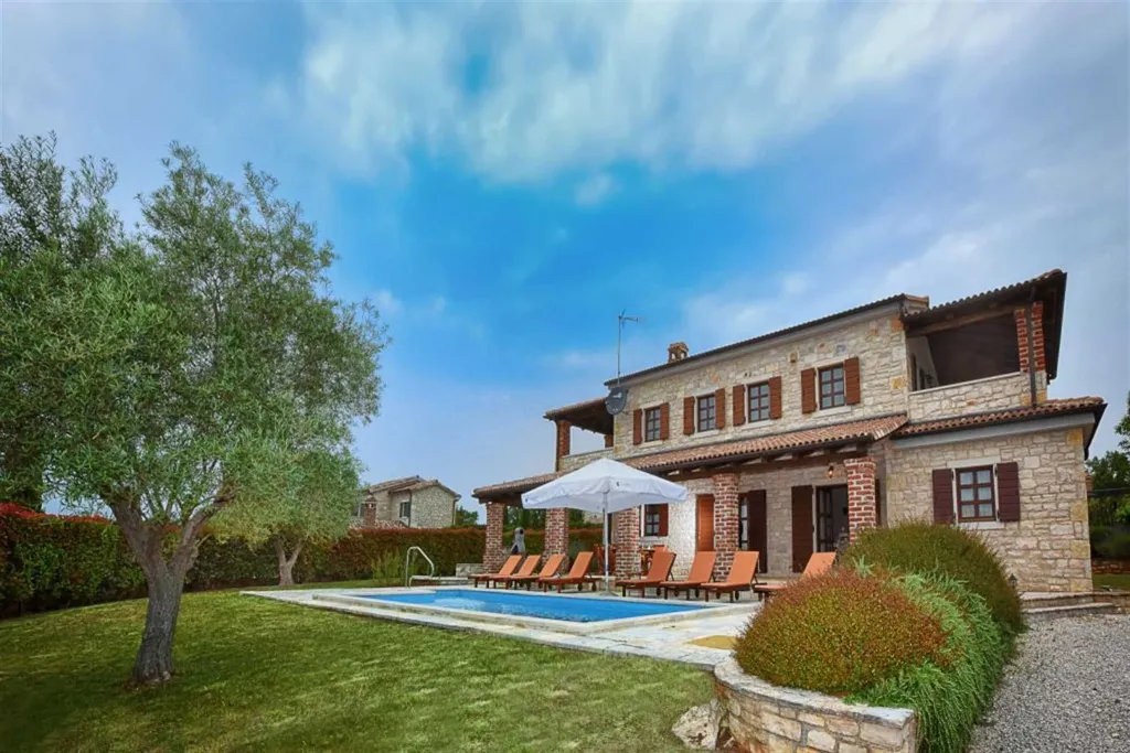 Sveti Lovreč Rustic-Modern Villa for 8 Guests