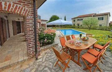 3-Bedroom Villa with Pool & Sea Views in Sveti Lovreč