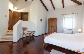 3-Bedroom Villa with Pool & Sea Views in Sveti Lovreč