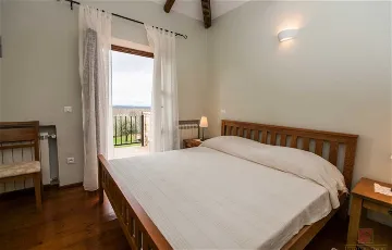 3-Bedroom Villa with Pool & Sea Views in Sveti Lovreč