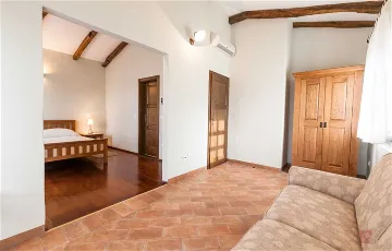 3-Bedroom Villa with Pool & Sea Views in Sveti Lovreč