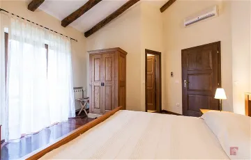 3-Bedroom Villa with Pool & Sea Views in Sveti Lovreč