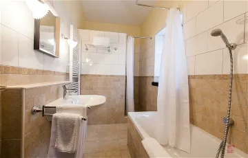 3-Bedroom Villa with Pool & Sea Views in Sveti Lovreč