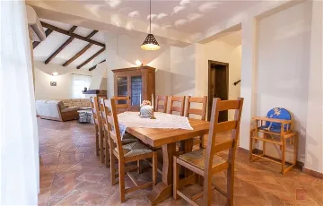 3-Bedroom Villa with Pool & Sea Views in Sveti Lovreč