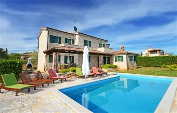 4-Bedroom Villa in Sveti Lovreč for 8 Guests