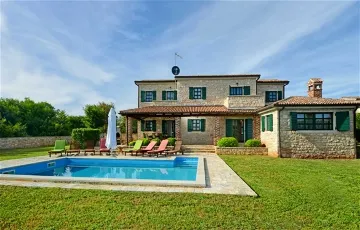 4-Bedroom Villa in Sveti Lovreč for 8 Guests