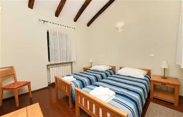 4-Bedroom Villa in Sveti Lovreč for 8 Guests