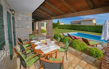 4-Bedroom Villa in Sveti Lovreč for 8 Guests