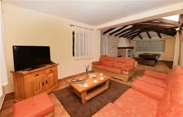 4-Bedroom Villa in Sveti Lovreč for 8 Guests