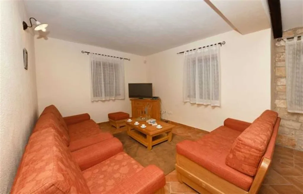 4-Bedroom Villa in Sveti Lovreč for 8 Guests