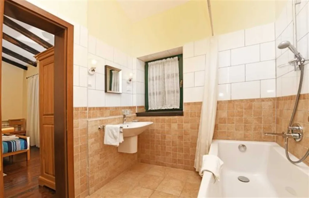 4-Bedroom Villa in Sveti Lovreč for 8 Guests