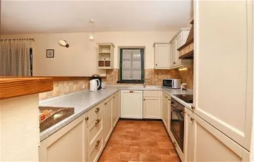 4-Bedroom Villa in Sveti Lovreč for 8 Guests