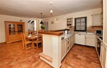 4-Bedroom Villa in Sveti Lovreč for 8 Guests