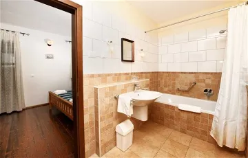 4-Bedroom Villa in Sveti Lovreč for 8 Guests