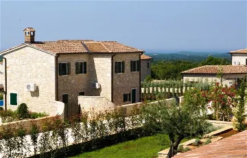 Family Villa with 4 Bedrooms in Sveti Lovreč