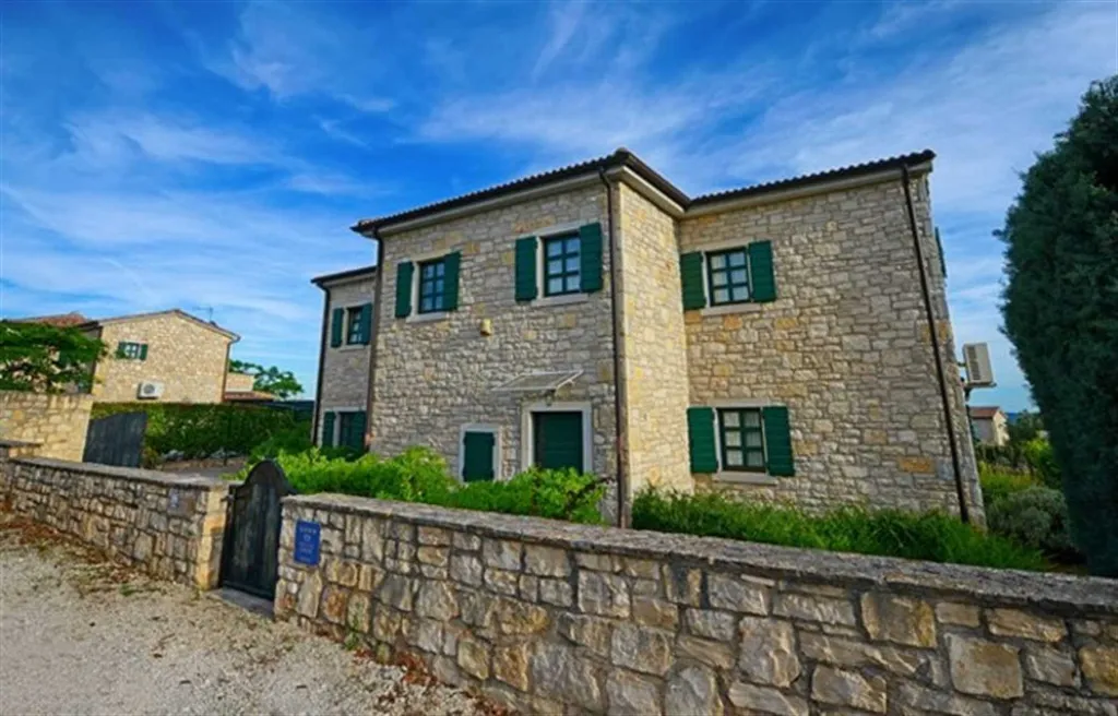 Family Villa with 4 Bedrooms in Sveti Lovreč
