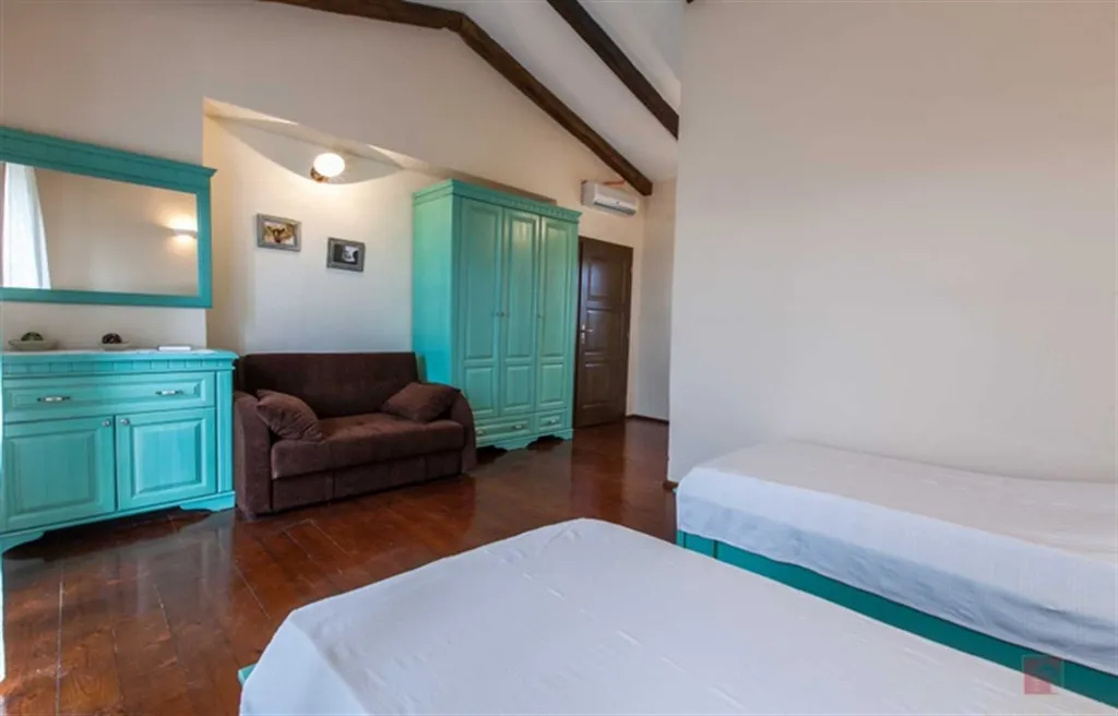 Family Villa with 4 Bedrooms in Sveti Lovreč