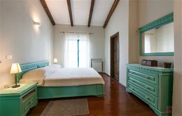 Family Villa with 4 Bedrooms in Sveti Lovreč