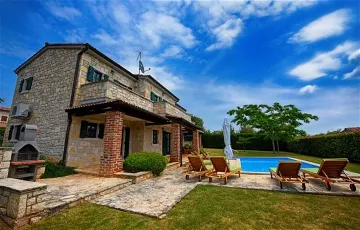 4-Bedroom Villa in Sveti Lovreč for 8 Guests
