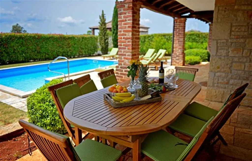 4-Bedroom Villa in Sveti Lovreč for 8 Guests