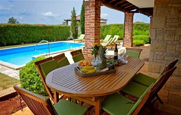 4-Bedroom Villa in Sveti Lovreč for 8 Guests