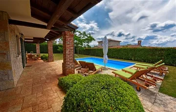 4-Bedroom Villa in Sveti Lovreč for 8 Guests