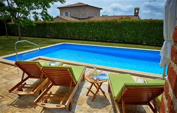 4-Bedroom Villa in Sveti Lovreč for 8 Guests