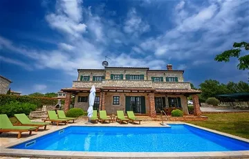 4-Bedroom Villa in Sveti Lovreč for 8 Guests