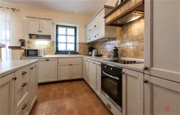 4-Bedroom Villa in Sveti Lovreč for 8 Guests